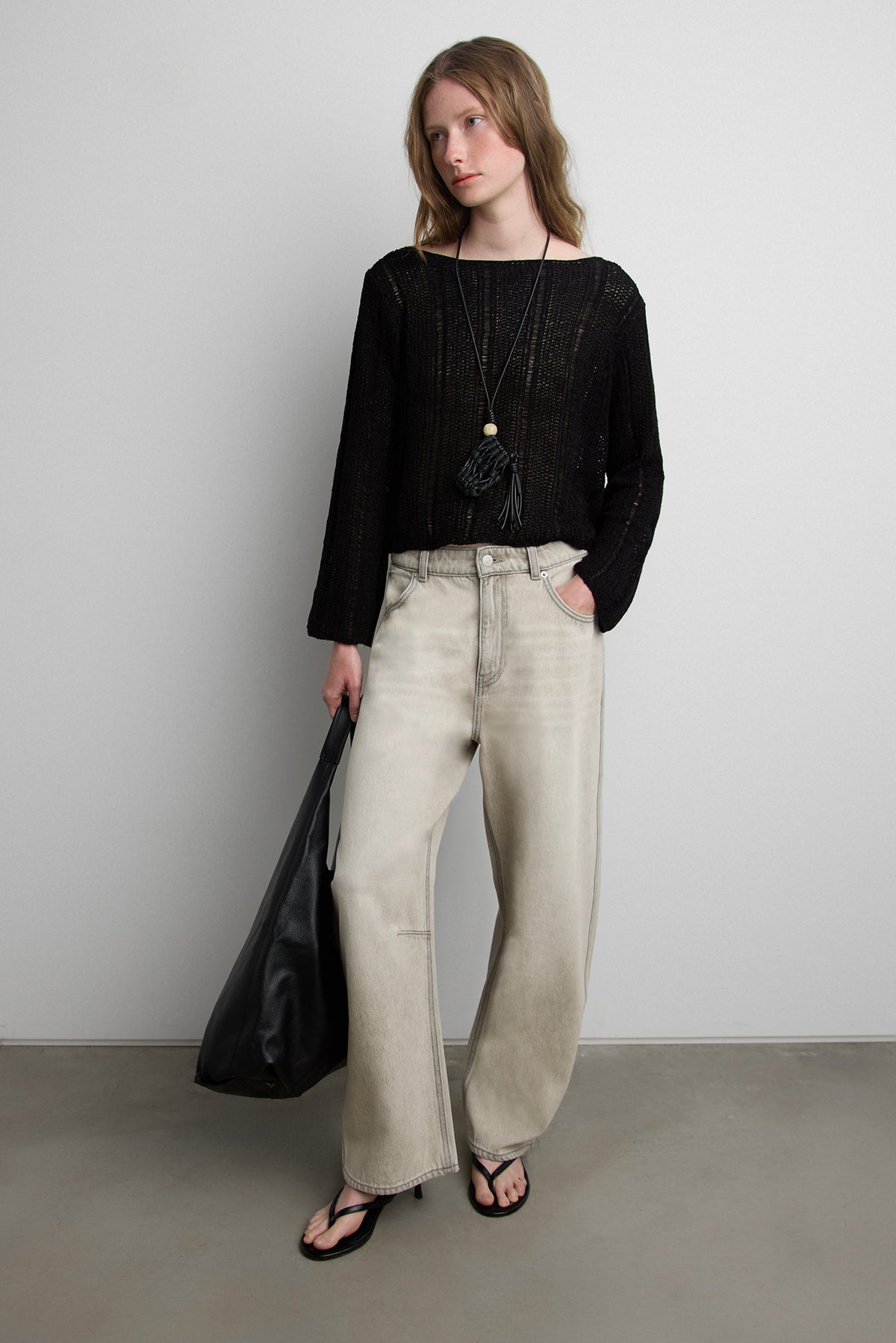 MID-RISE BARREL LEG JEAN IN GREY WASH